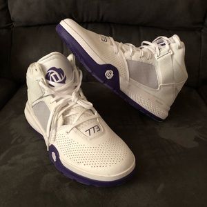 NWOT Adidas Derek Roses